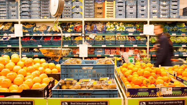 Eine Früchtetheke im Supermarkt.