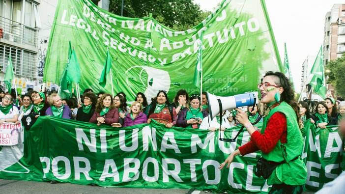 Feministische Kämpfe für das Recht auf körperliche Selbstbestimmung und Schwangerschaftsabbruch