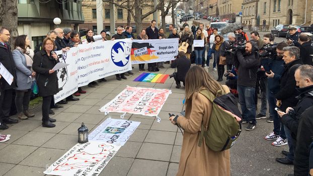 Tag des Urteilspruchs gegen Heckler & Koch am 21. Februar 2019: Protestkundgebung vor dem Landgericht Stuttgart